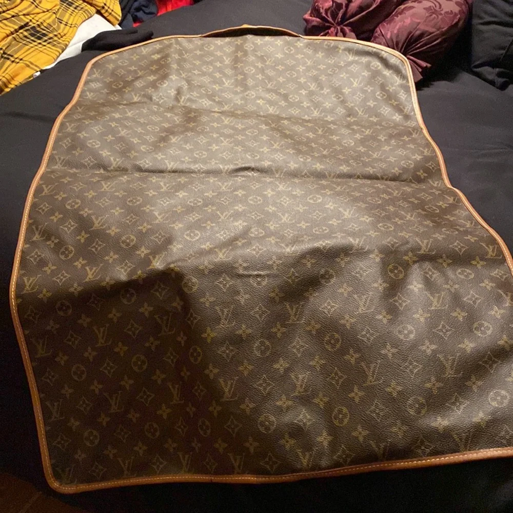 Vintage Louis Vuitton garment bag like new